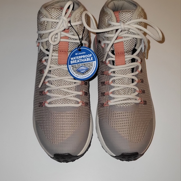 Columbia Women's Trailstorm hiking boots 7.5 - Picture 2 of 4